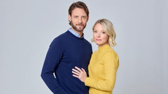 Debbie Macomber's A Mrs. Miracle Christmas (2021) Image