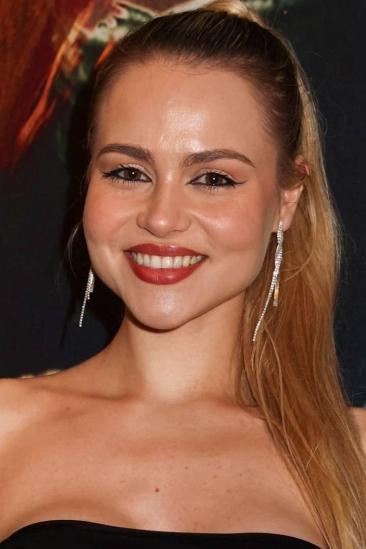 Karolina Ugrenyuk Image