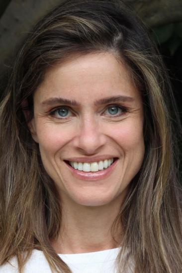 Amanda Peet Image