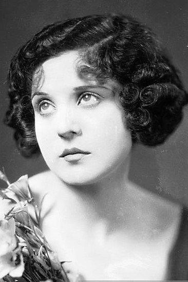 Fritzi Brunette Image