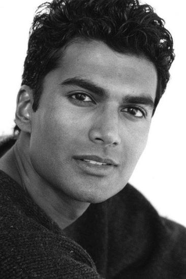Sendhil Ramamurthy Image