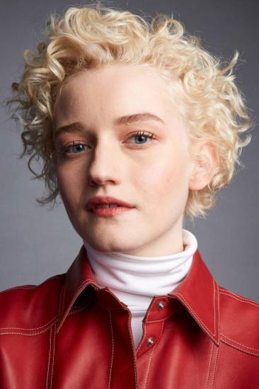 Julia Garner Image