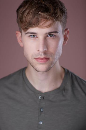 Tommy Dorfman Image