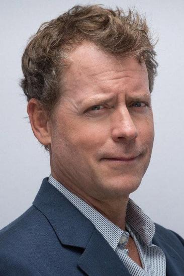 Greg Kinnear Image