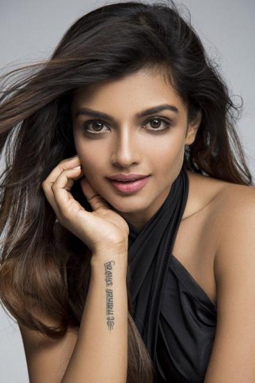 Ashna Zaveri Image