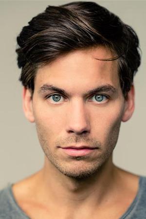 Alex Mills Image