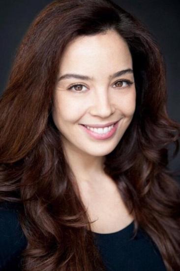 Azra Akın Image
