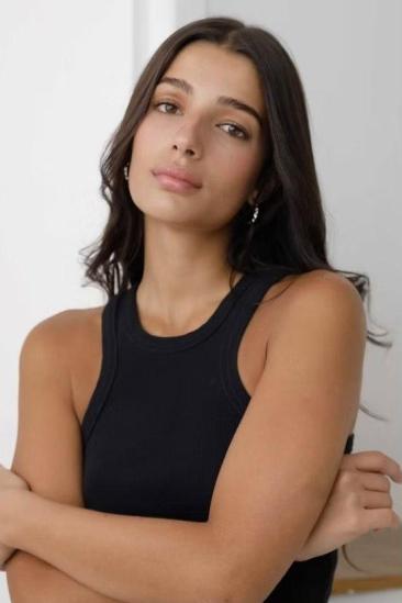 Abril di Yorio Image