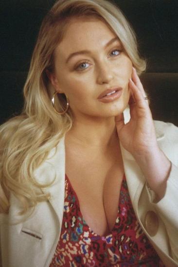 Iskra Lawrence Image