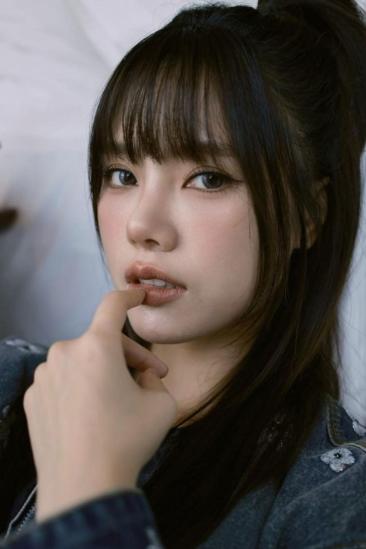 Praewa Suthamphong Image