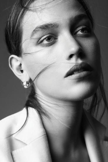Victoria Pedretti Image