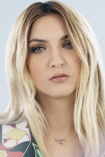 Julia Michaels Image