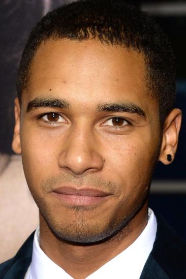 Elliot Knight Image