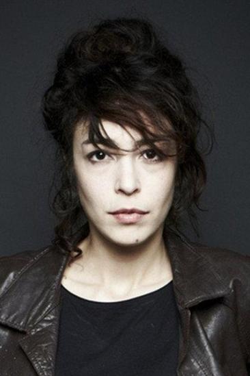 Adrienne Pauly Image