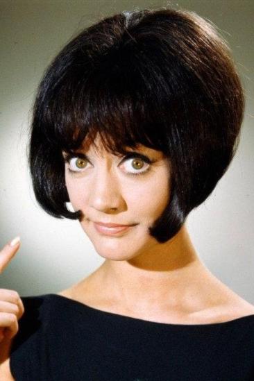 Amanda Barrie Image