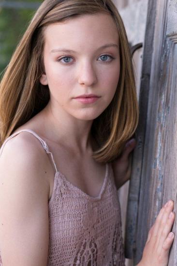 Aislinn DeButch Image