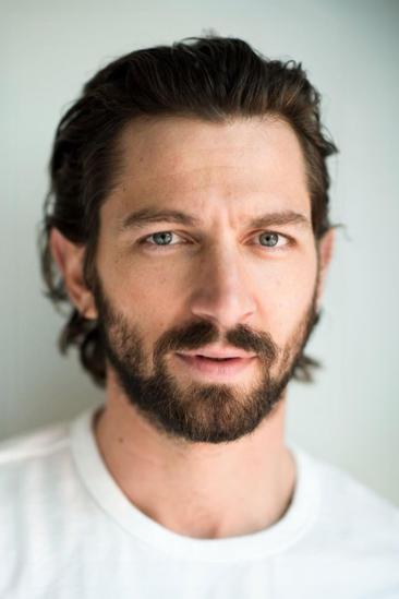 Michiel Huisman Image