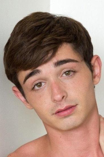Grayson Lange Image