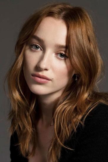 Phoebe Dynevor Image