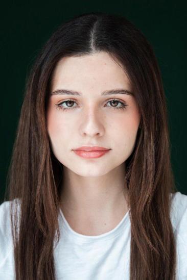 Mia Fernandes Image