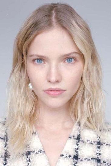 Sasha Luss Image