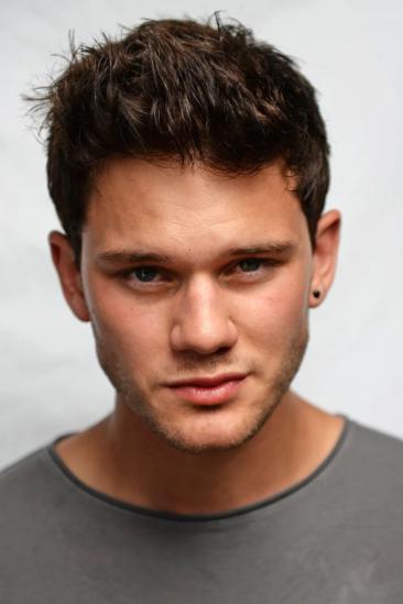Jeremy Irvine Image