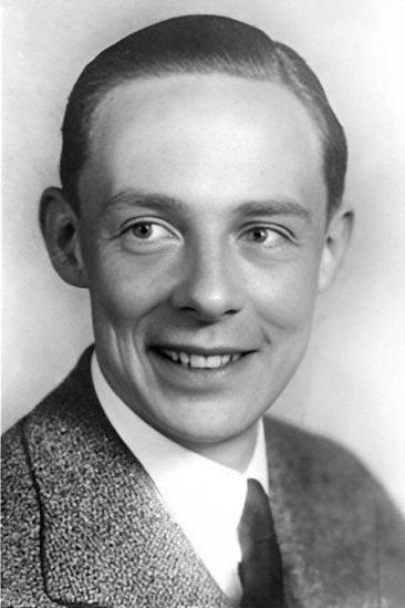 Alec Clunes Image