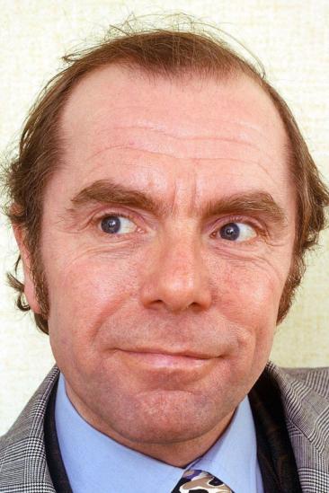 Angus Lennie Image