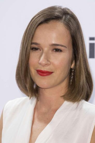 Claire van der Boom Image