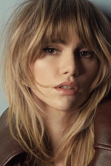 Suki Waterhouse Image