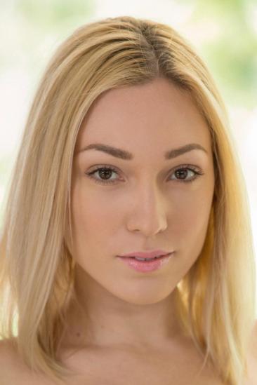 Lily LaBeau Image