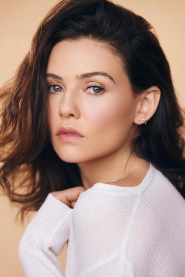 Danielle Campbell Image