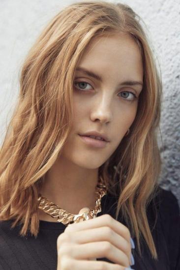 Lola Corfixen Image