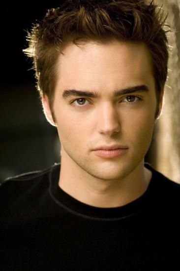 Drew Tyler Bell Image