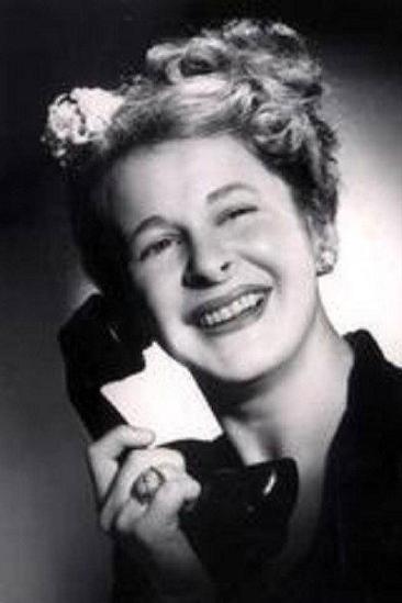Gwen Plumb Image
