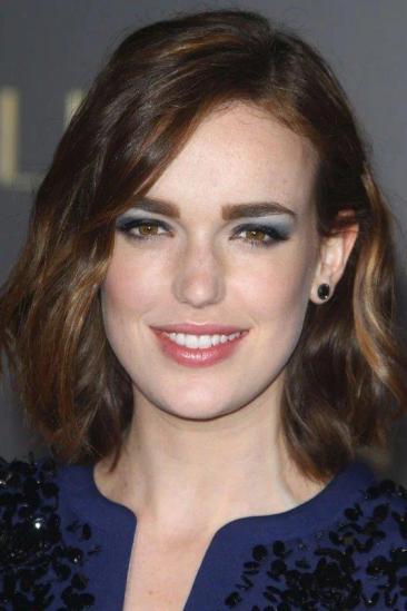 Elizabeth Henstridge Image