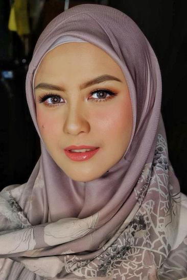 Revalina S. Temat Image