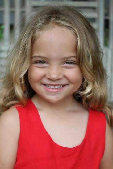 Chloe & Sophia Garcia-Frizzi Image