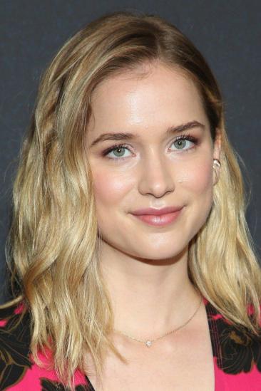 Elizabeth Lail Image