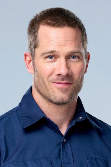 Luke Macfarlane Image