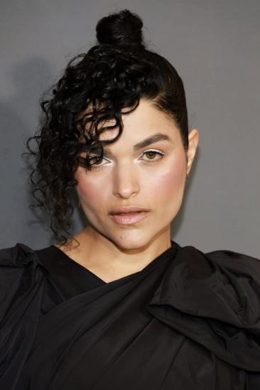 Eve Harlow Image