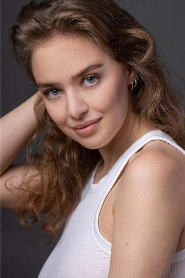 Emma Valev Image
