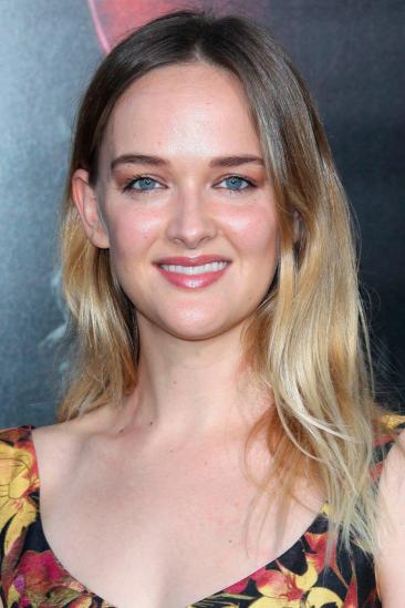 Jess Weixler Image