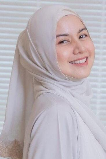Lisa Surihani Image
