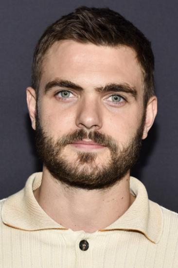 Alex Roe Image