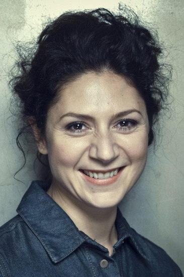 Martha Issová Image