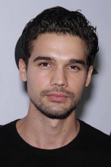 Steven Strait Image