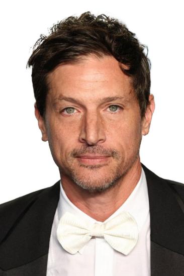 Simon Rex Image