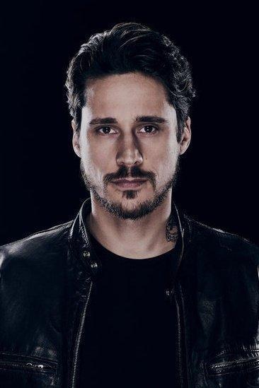 Peter Gadiot Image