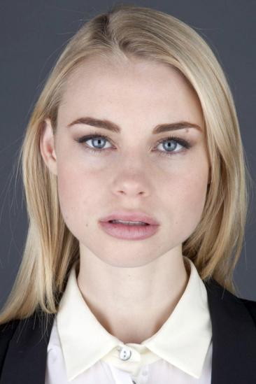 Lucy Fry Image